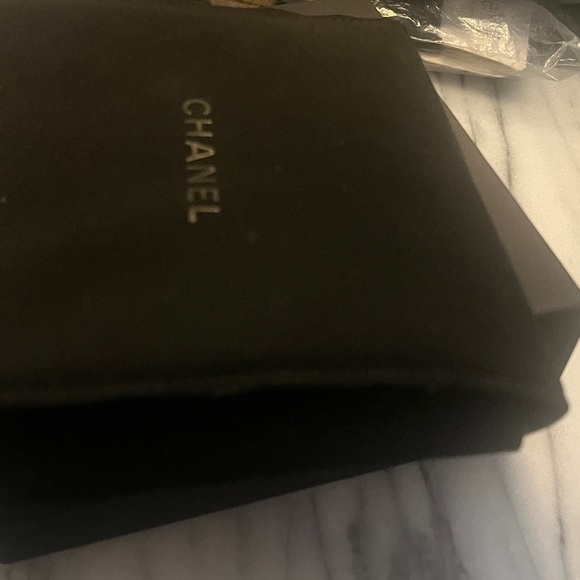 Authentic Chanel pearl headband - Picture 11 of 12